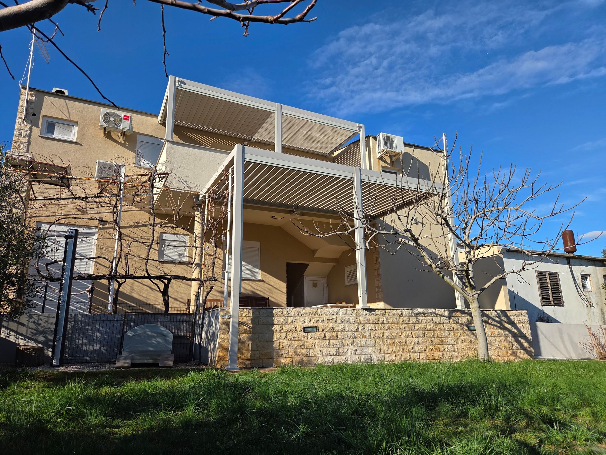 Bioklimatska pergola — Pergola Lux